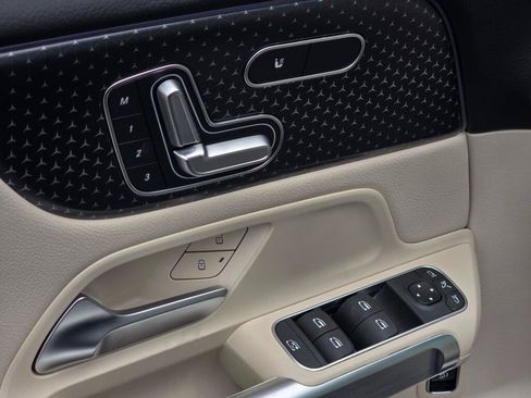 New 2026 Mercedes-Benz GLB 250 4MATIC image 37