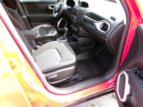 Used 2019 Jeep Renegade Sport w/ Sport Appearance Group AWD/4WD image 10