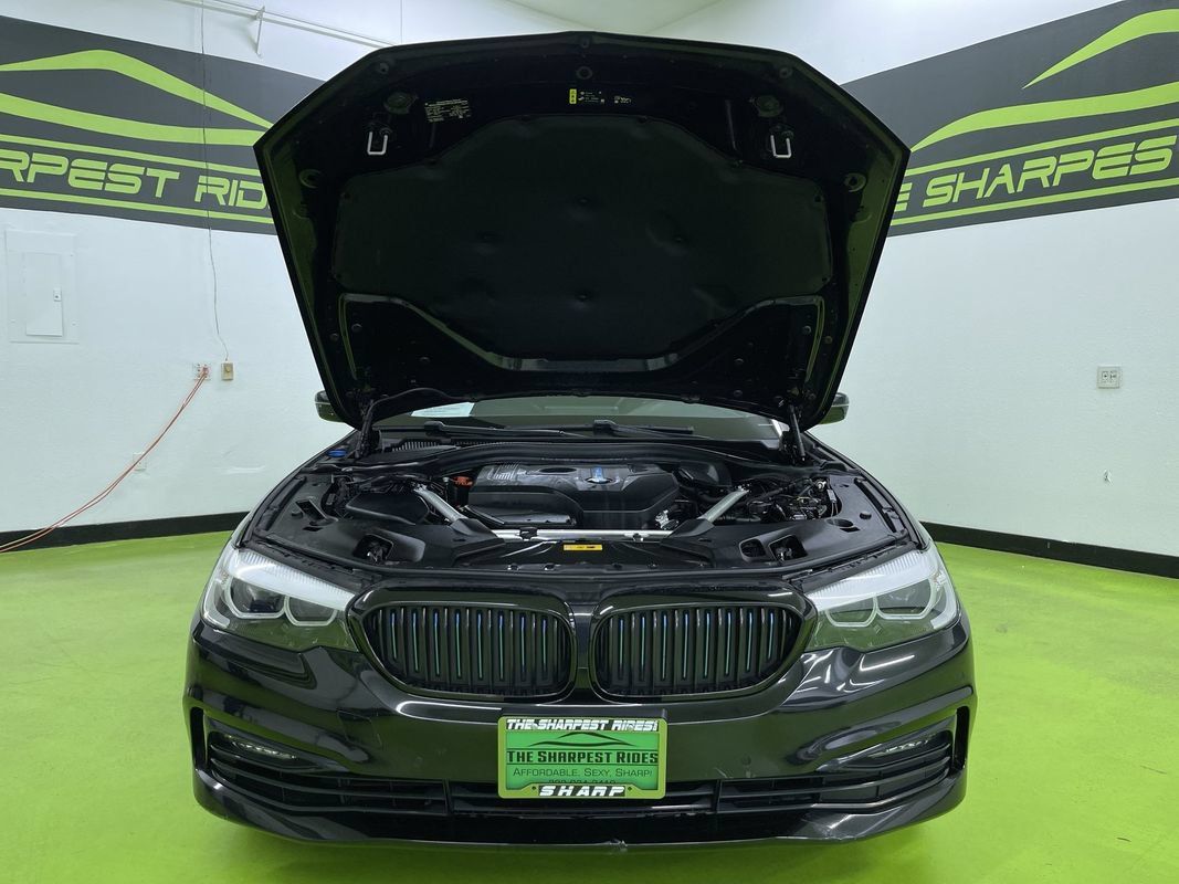 Used 2018 BMW 530e w/ Premium Package 2 RWD image 4