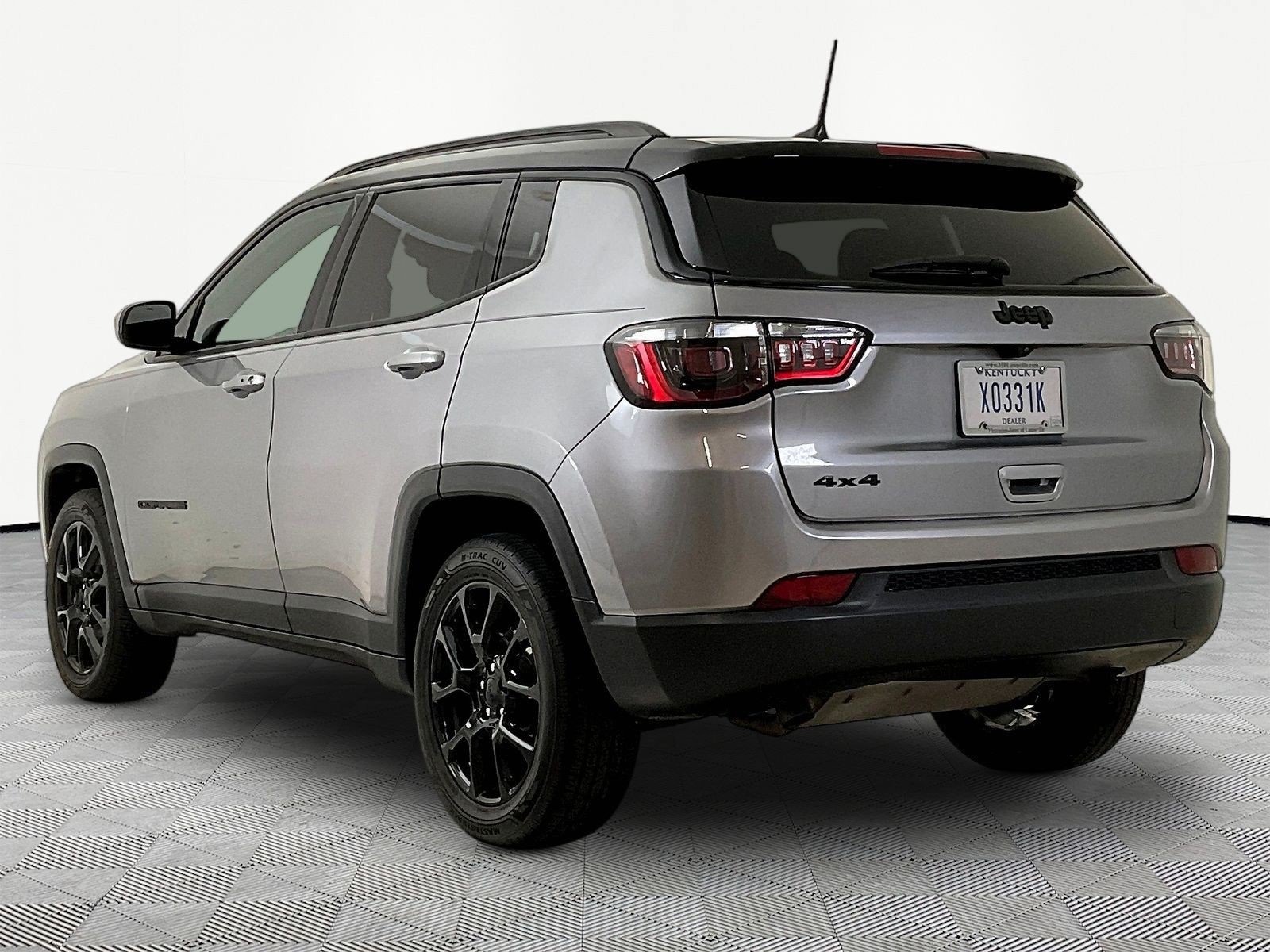 Used 2023 Jeep Compass Latitude AWD/4WD image 4