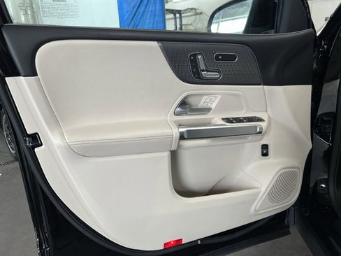 Used 2021 Mercedes-Benz GLB 250 4MATIC image 14