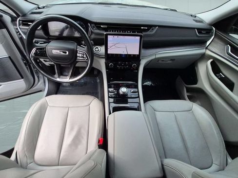Used 2022 Jeep Grand Cherokee Overland AWD/4WD image 29