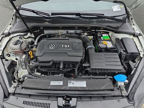 Used 2017 Volkswagen GTI SE image 29