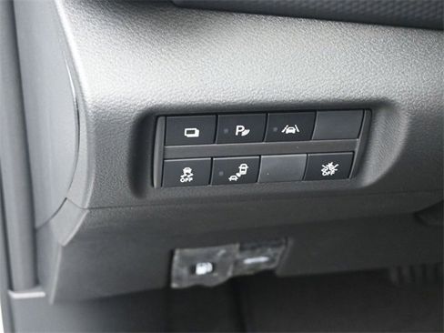 New 2025 Nissan Kicks Play S image 21