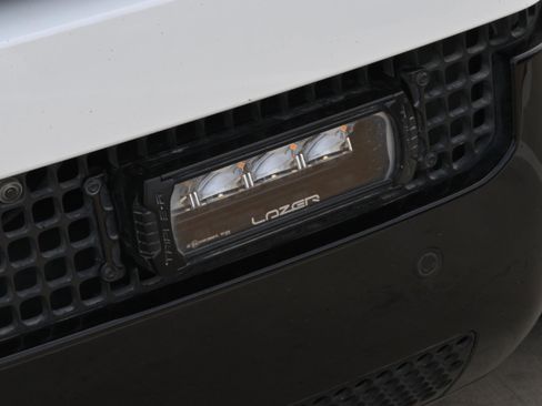 Used 2022 Land Rover Defender 110 X-Dynamic SE image 8