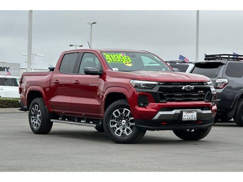 Used 2025 Chevrolet Colorado Z71 AWD/4WD image 2