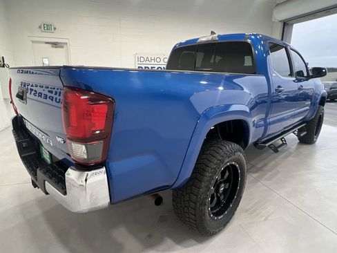 Used 2018 Toyota Tacoma SR5 image 8