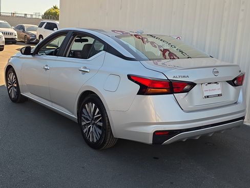 Used 2024 Nissan Altima 2.5 SV image 5