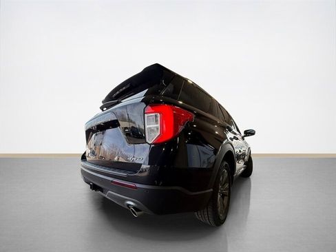 Used 2024 Ford Explorer XLT w/ Equipment Group 202A image 4