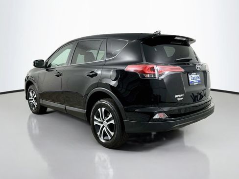 Used 2017 Toyota RAV4 LE FWD image 5