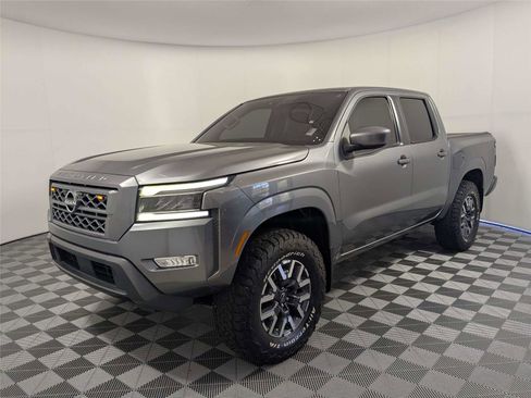 Used 2022 Nissan Frontier SV w/ SV Premium Package image 2