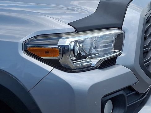 Used 2020 Toyota Tacoma TRD Off-Road w/ Technology Package AWD/4WD image 27