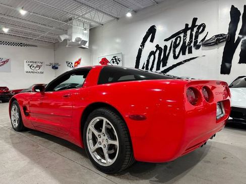 Used 2004 Chevrolet Corvette Coupe w/ Preferred Equipment Group RWD image 4