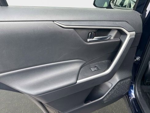 Used 2022 Toyota RAV4 XLE image 12