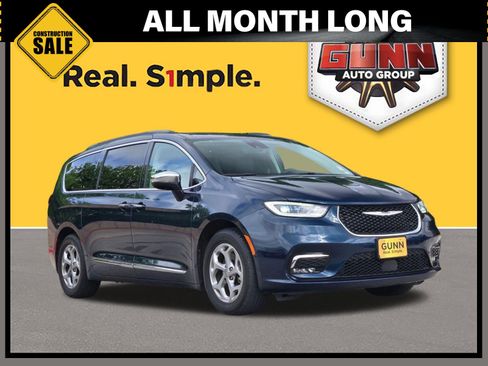 Used 2023 Chrysler Pacifica Limited FWD image 1