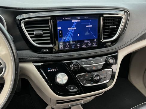 Used 2020 Chrysler Pacifica Limited image 20