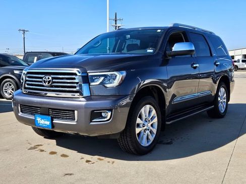 Used 2021 Toyota Sequoia Platinum image 2