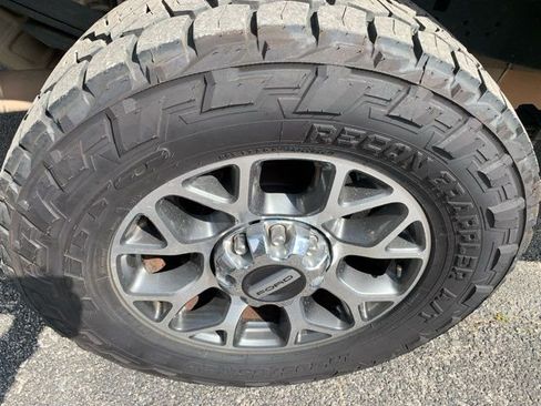 Used 2021 Ford F250 Lariat w/ Lariat Ultimate Package image 10