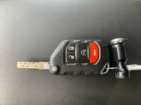 Used 2021 Jeep Gladiator Overland AWD/4WD image 29