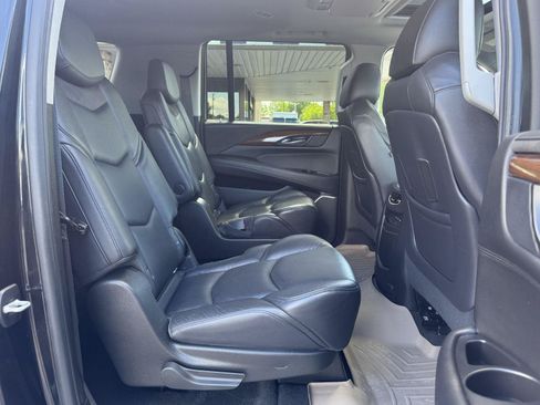 Used 2020 Cadillac Escalade ESV Luxury AWD/4WD image 34
