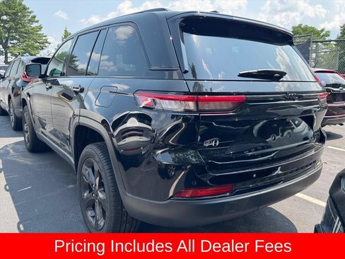 Used 2025 Jeep Grand Cherokee Limited w/ Black Appearance Package AWD/4WD image 3