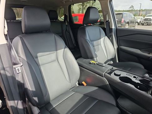 Used 2025 Nissan Rogue SL w/ SL Premium Package image 13