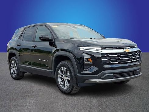 Used 2025 Chevrolet Equinox LT AWD/4WD image 3