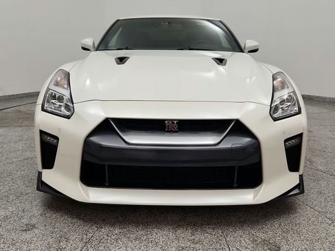 Used 2018 Nissan GT-R Premium AWD/4WD image 3