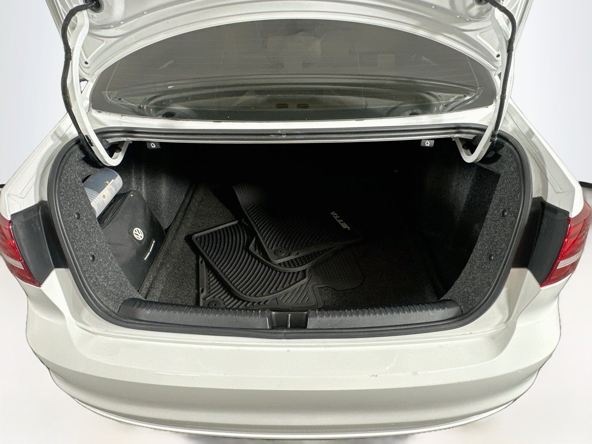 Used 2018 Volkswagen Jetta SE FWD image 28