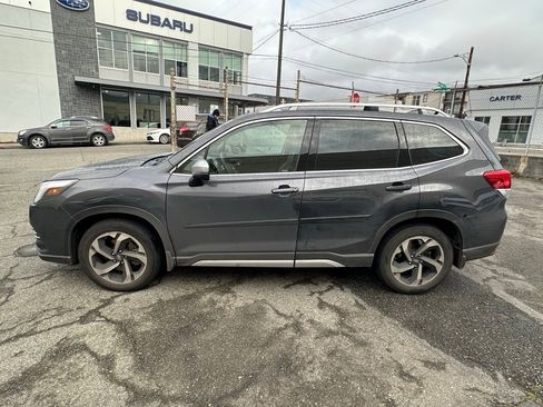 Used 2023 Subaru Forester Touring image 4