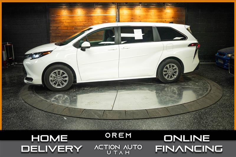 Used 2024 Toyota Sienna LE AWD/4WD image 1