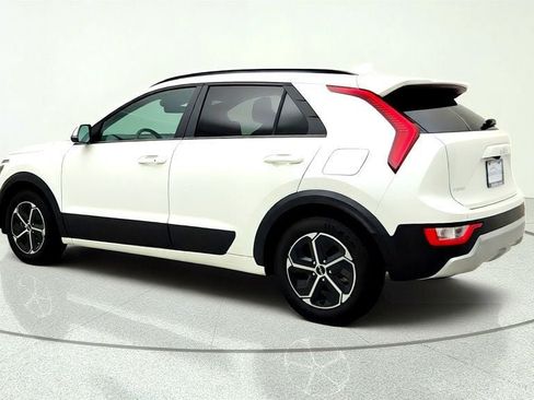 Used 2024 Kia Niro EX FWD image 7