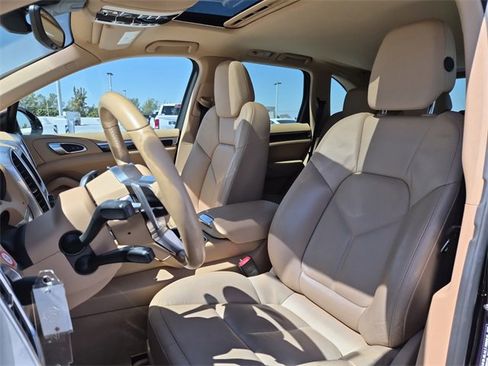 Used 2016 Porsche Cayenne image 17