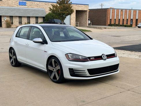 Used 2015 Volkswagen Golf 4-Door image 2