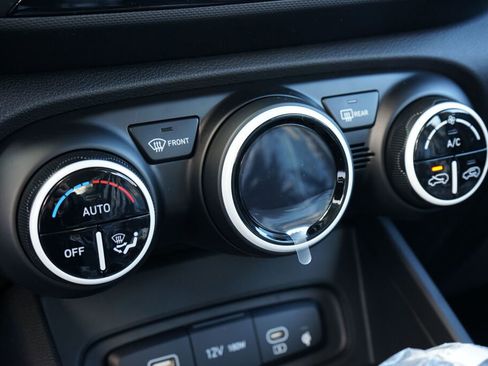 New 2025 Hyundai Venue Limited image 15