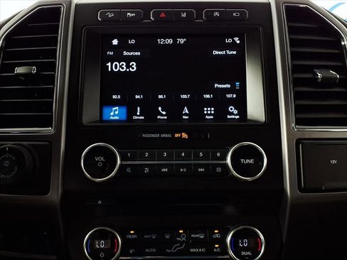 Used 2018 Ford Expedition Platinum image 18