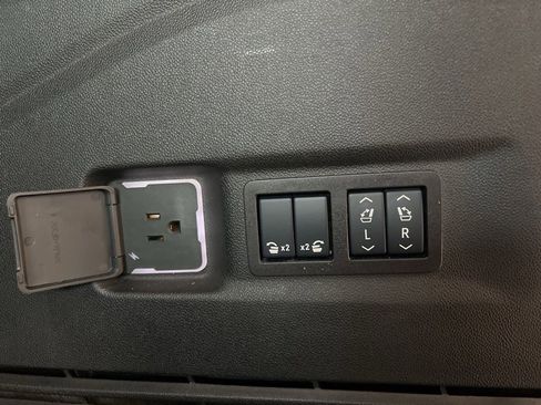 Used 2026 GMC Yukon XL Denali Ultimate w/ LPO, Illumination Package image 10