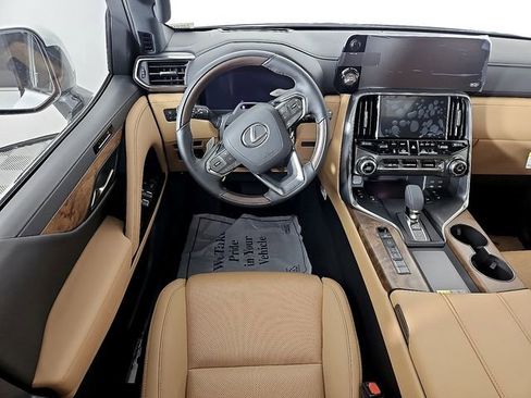 New 2026 Lexus LX 700h Luxury image 9
