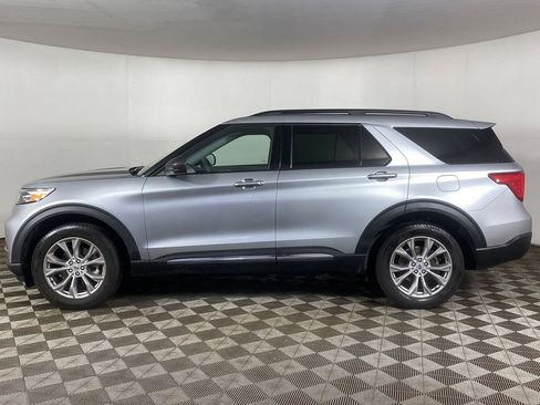 Used 2023 Ford Explorer XLT w/ Equipment Group 202A AWD/4WD image 9