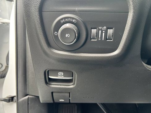Used 2023 Jeep Grand Cherokee Limited AWD/4WD image 13