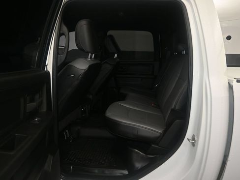Used 2024 RAM 3500 Tradesman w/ Chrome Appearance Group AWD/4WD image 17