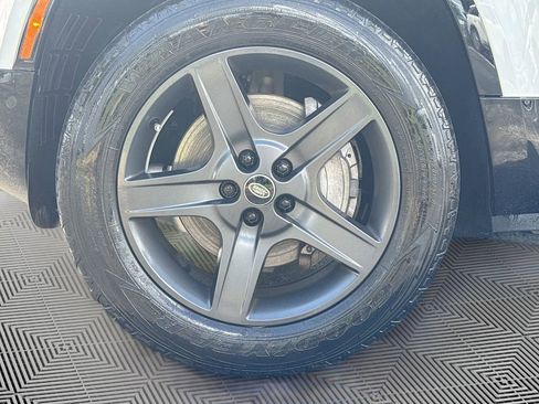 Used 2023 Land Rover Defender 90 X-Dynamic SE image 33