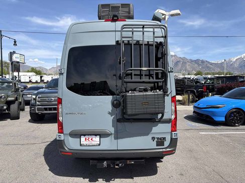 Used 2022 Mercedes-Benz Sprinter 2500 image 4