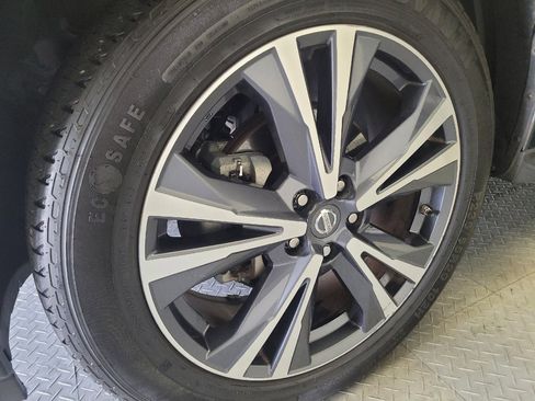 Used 2018 Nissan Pathfinder Platinum image 31