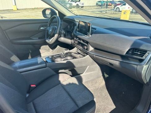 Used 2024 Nissan Rogue SV FWD image 9
