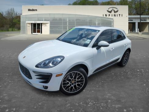 Used 2018 Porsche Macan AWD/4WD image 1
