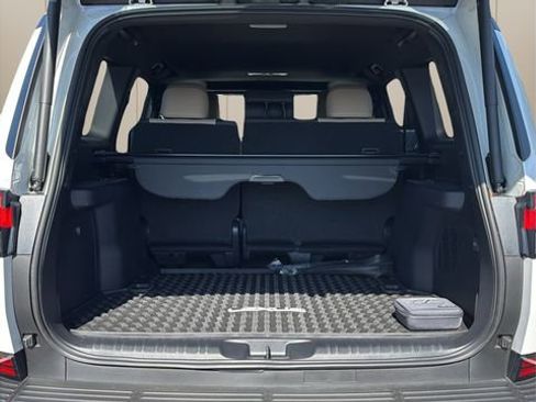 Used 2024 Lexus GX 550 image 5