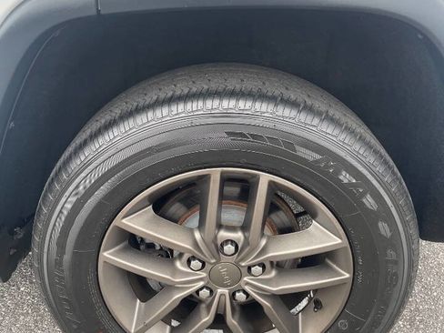 Used 2016 Jeep Grand Cherokee Laredo 75th Anniversary image 13