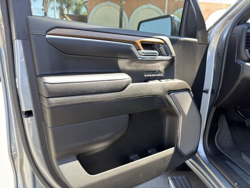 Used 2024 Chevrolet Silverado 1500 High Country w/ High Country Premium Package AWD/4WD image 29