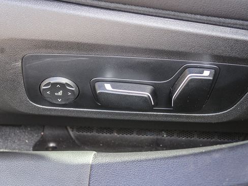 New 2026 BMW 330i Sedan w/ M Sport Package RWD image 19